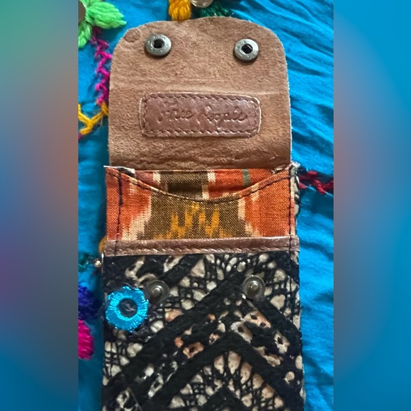 Black and cream Free People card wallet. Measures approximately 4 x 5”. New! - Picture 5 of 7